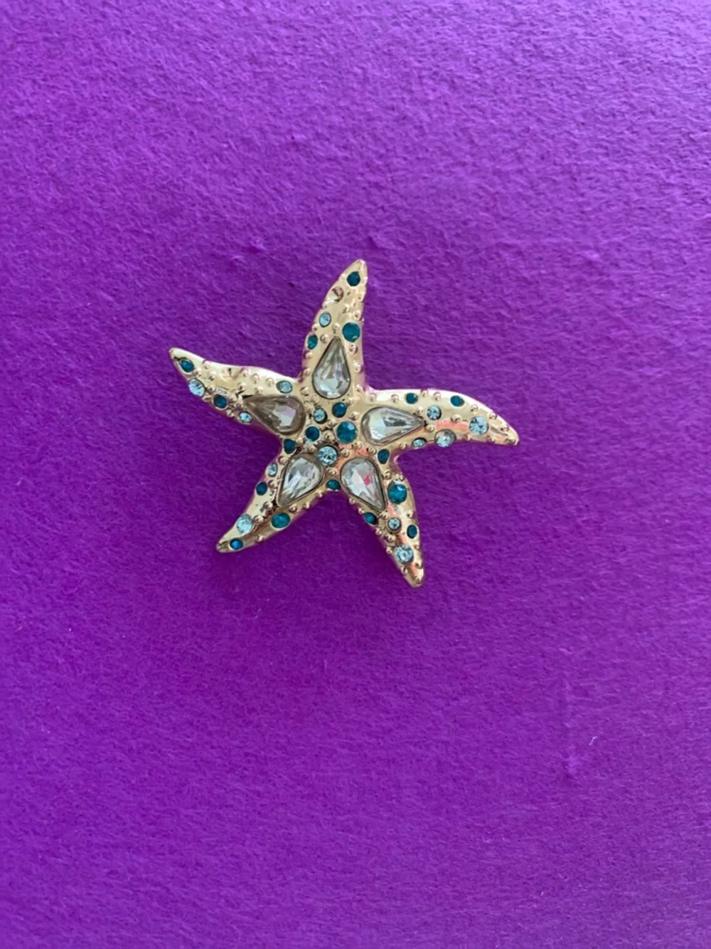 Starfish Rhinestone Embedded Brooch - Picture 2 of 4